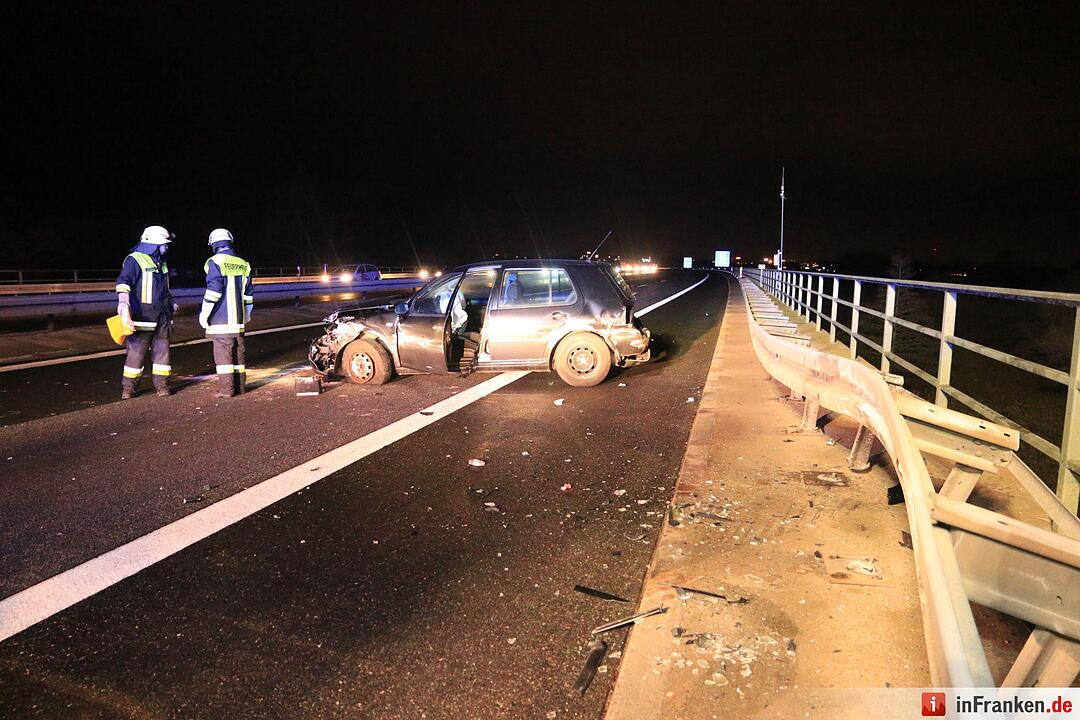 Autos kollidieren auf der A70 bei Hallstadt