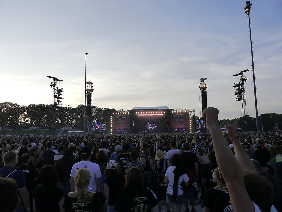 Stimmung vor den Stages bei Rock im Park