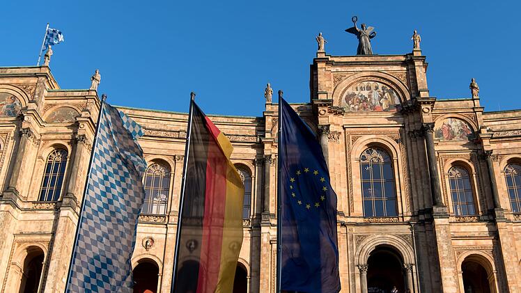 Aus allen sieben Bezirken Bayerns werden Abgeordnete in den Landtag in M&uuml;nchen entsandt, so auch aus Oberfranken. Diese Kandidaten haben es geschafft.  Foto: Sven Hoppe/dpa