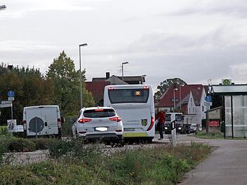 An einigen Haltestellen in Großenseebach gibt es Wartehäuschen, an anderen nicht. Das soll laut dem Beschluss im Gemeinderat nun verbessert werden.  Foto: Richard Sänger