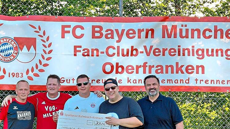 Spenden&uuml;bergabe des FC-Bayern-Fanclubs an die Lebenshilfe. Heidi Vetterdietz