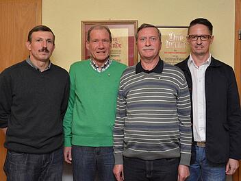 Ehrung langjähriger Mitglieder: Michael Tkocz (v. l.), Friedbald Back, Alfred Degand. Es gratulierte Vorsitzender Mario Samko. Fotos: Björn Hein