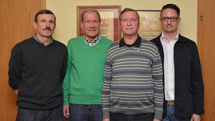 Ehrung langjähriger Mitglieder: Michael Tkocz (v. l.), Friedbald Back, Alfred Degand. Es gratulierte Vorsitzender Mario Samko. Fotos: Björn Hein