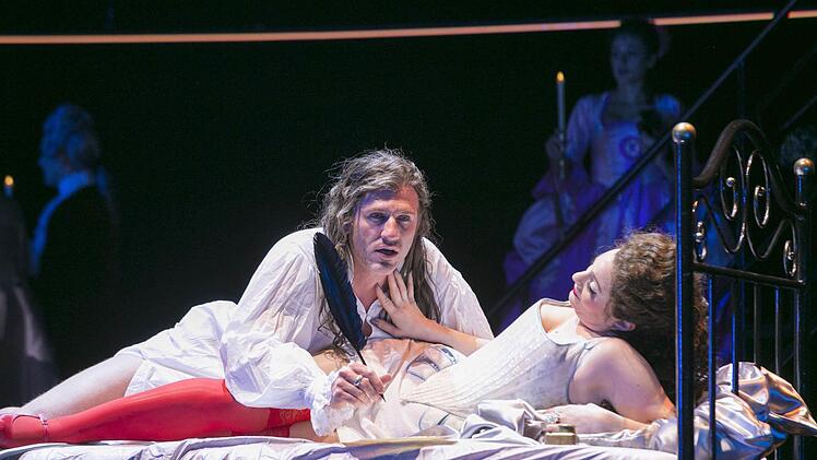 Szene aus dem Stück "Gefährliche Liebschaften" am Gärtnertheaterplatz in München.  Foto: Thomas Dashuber