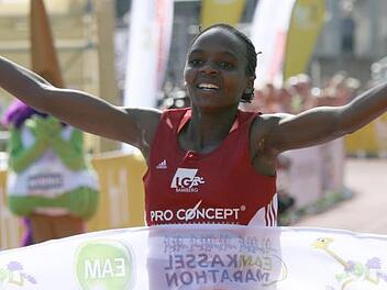 Brendah Kebeya von der LG Bamberg hatte im September erst den Marathon in Kassel gewonnen, vor vier Wochen außerdem den Marathon in Hannover in neuer persönlicher Bestzeit von 2:34 Stunden. Am Sonntag startet sie erneut beim  Weltkulturerbelauf im Halbmarathon - und hofft nach 2017 auf die Titelverteidigung. Vielleicht wieder mit neuer Bestzeit.  Michael Bald/Archiv