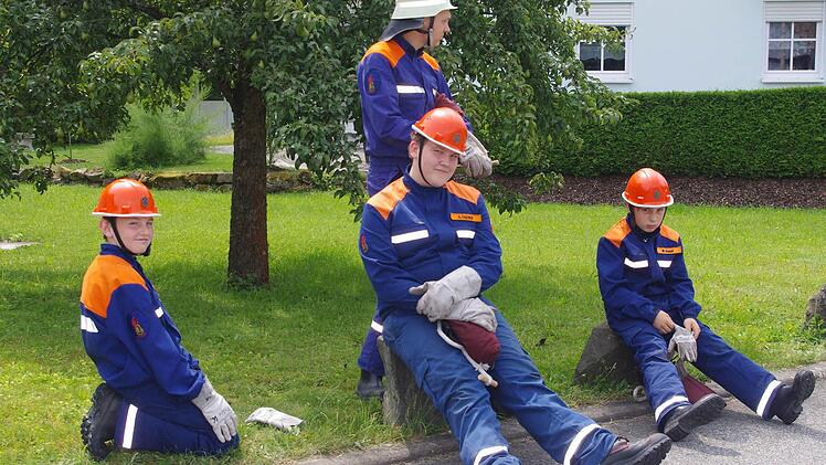 Eine kurze Verschnaufpause für die Jugendfeuerwehr aus Reitsch.