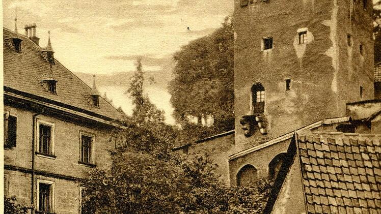 Das Fachwerk des Roten Turms ist nicht immer sichtbar gewesen (Bild vermutlich dreißiger Jahre).  Foto: Archiv / Stephan Tiroch