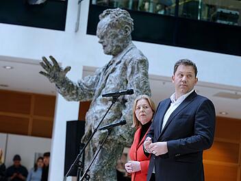 Gremiensitzungen und Statements der Bundesparteien