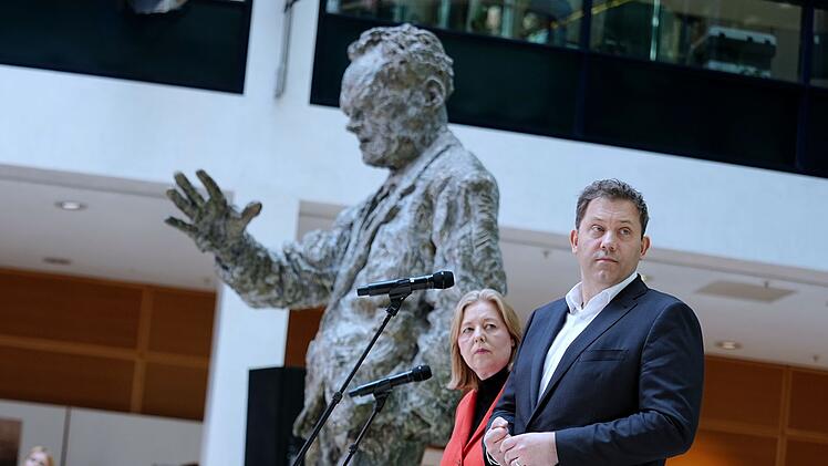 Gremiensitzungen und Statements der Bundesparteien