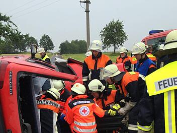 30 mal rückte die Oerlenbacher Feuerwehr im letzten Jahr aus, um nach Verkehrsunfällen, Bränden und sonstigen Vorfällen zu helfen.
