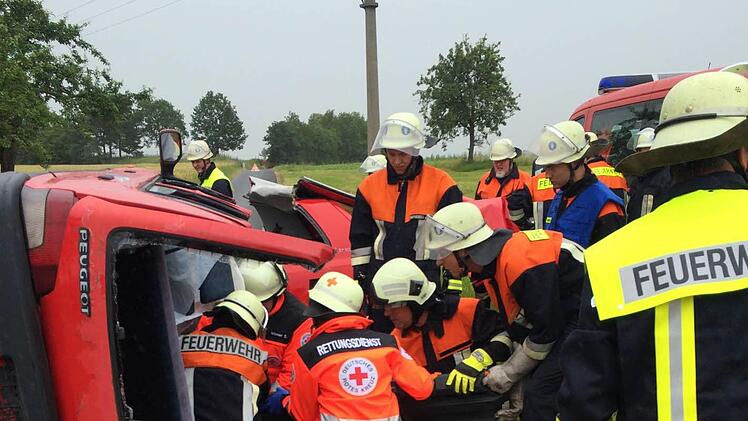 30 mal rückte die Oerlenbacher Feuerwehr im letzten Jahr aus, um nach Verkehrsunfällen, Bränden und sonstigen Vorfällen zu helfen.