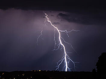 Schauer und Gewitter: Regenfront zieht &uuml;ber Franken - Besserung in Sicht?