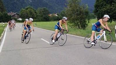 Maria Leidenberger, Lena Drummer, Hanna Krau&szlig; und Vera Krammel (v.l.) beim Radfahren.  Foto: SSV Forchheim