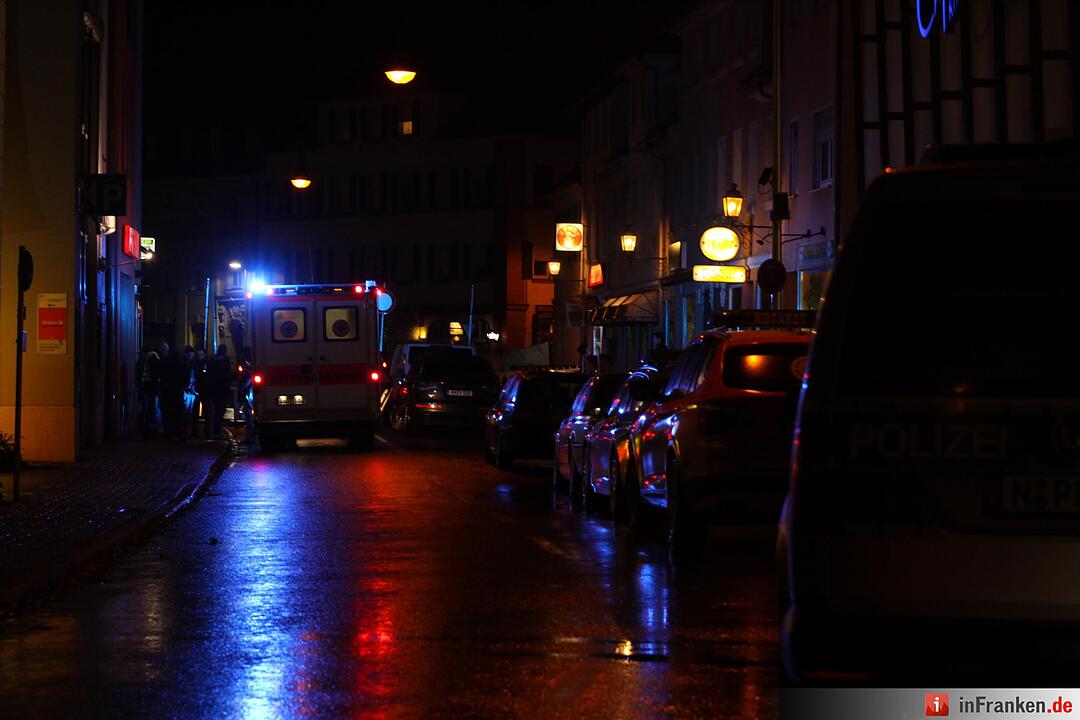 Versuchtes Tötungsdelikt in Ansbach – Opfer verletzt im Krankenhaus - Täter auf der Flucht