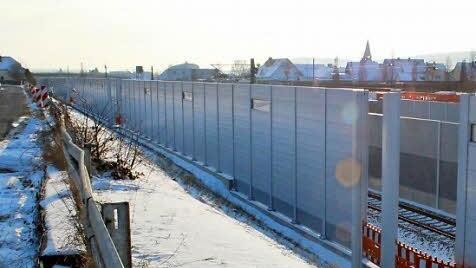 Blick am 18. Januar 2017 von der Straße Untere Watt auf die Bahnlinie