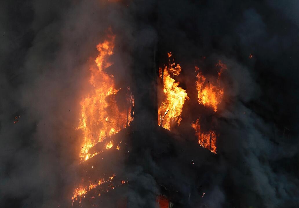 Großbrand in Londoner Hochhaus