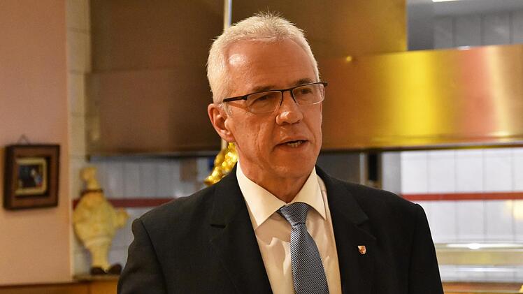 "Lasst uns gemeinsam die Segel ausrichten, um das Boot ‚Haßfurt‘ in einen sicheren Hafen zu fahren und dann wieder Kurs auf ein neues Ziel zu nehmen", sagte Bürgermeister Günther Werner in der Jahresschlusssitzung des Stadtrats.