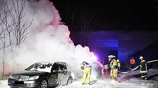 Oberfranken: Brandstiftung in Serie – mehrere Autos und Container brennen
