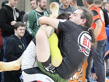 Martin Page (rechts) teilt die Leidenschaft f&uuml;r Brazilian Jiu Jitsu mit seinen Kindern. In Berlin ging die Familie aus Unterk&uuml;ps bei einem Wettkampf an den Start und landete manchen Erfolg. Foto: privat