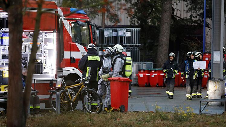 Feuerwehreinsatz in Nürnberger Betrieb - 82 Menschen müssen Gebäude verlassen