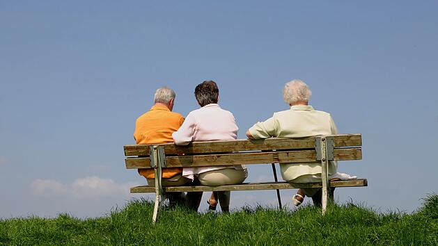 Jetzt sollen wieder die Beamten die Rente retten: Streit um Reform kocht hoch