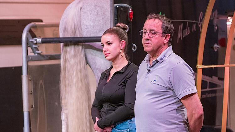 Lange Gesichter: Anna und ihr Vater Michael hätten sich über ein Investment in "Easy Exit", eine Lösung für Pferde-Transporte, gefreut. Wurde nichts daraus...