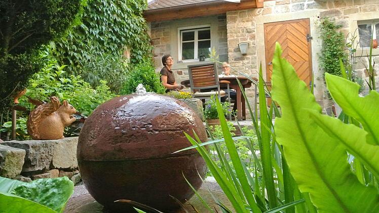 Eine Oase in der Altstadt ist der Garten der Erlweins. Fotos: Obst- und Gartenbauverein Zeil