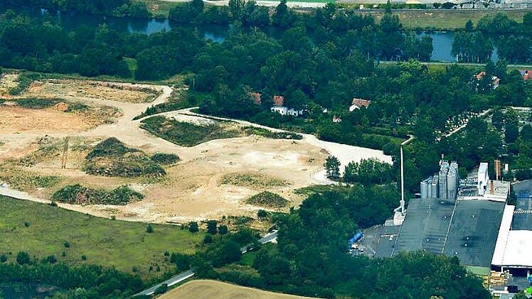 Problembeladene Nachbarschaft: Zwischen dem geplanten Neubaugebiet Megalith (links) und der Brauerei Kaiserdom liegen nur wenige Meter.  Foto: Ronald Rinklef