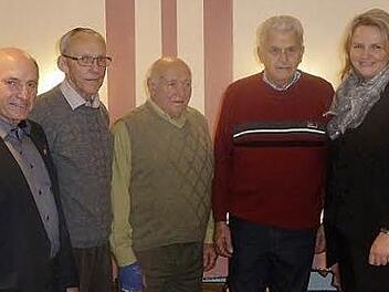 Vereinsmitglieder und B&uuml;rgermeisterin Kathrin Heimann  Foto: privat