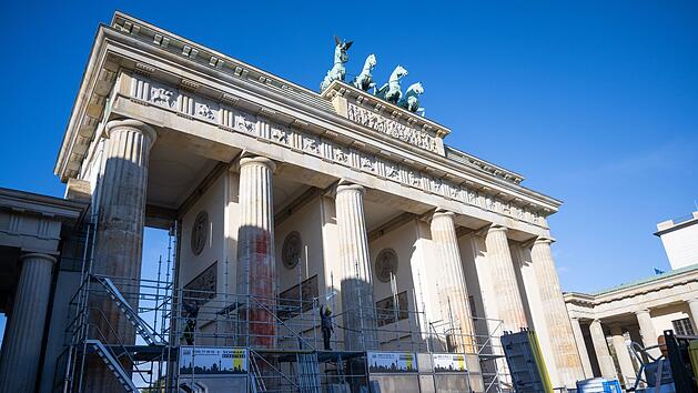 Bauger&uuml;st am Brandenburger Tor