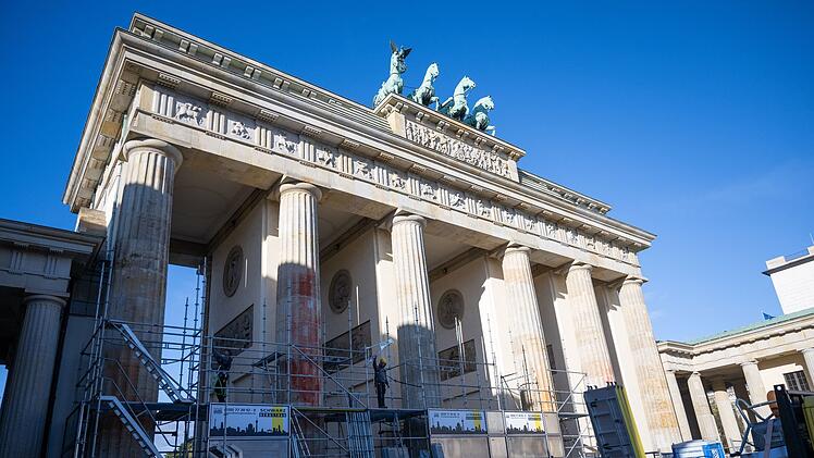 Bauger&uuml;st am Brandenburger Tor