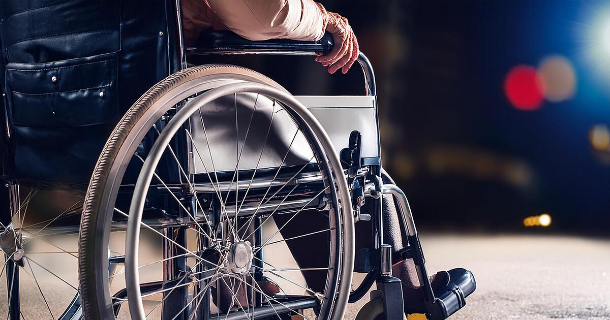 Erlangen: Rollstuhlfahrer flüchtet nach Unfall - 23-Jährige in Uniklinikum