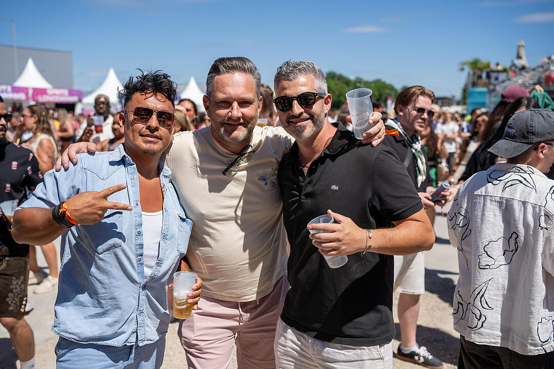 Mit vielen internationalen und nationalen Live-Acts.