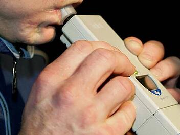 Wegen einer Promillefahrt musste sich ein Rentner in Haßfurt vor Gericht verantworten.  Symbolfoto: Uli Deck/dpa