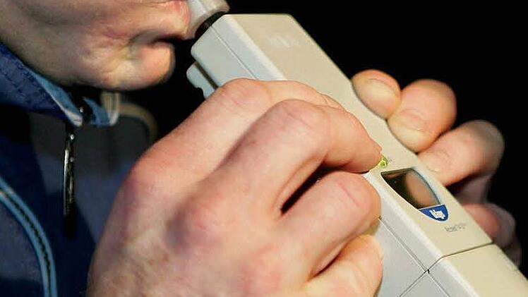 Wegen einer Promillefahrt musste sich ein Rentner in Haßfurt vor Gericht verantworten.  Symbolfoto: Uli Deck/dpa