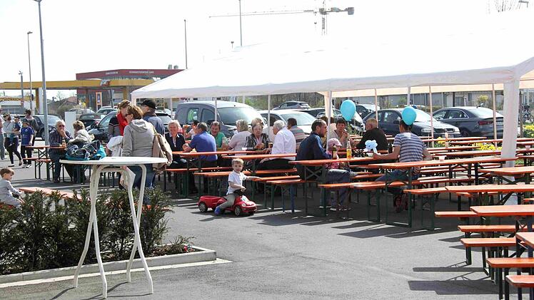 Die ansässigen Betriebe hatten sich viel einfallen lassen, um sich beim Tag der offenen Tür vorzustellen. Foto: Richard Sänger