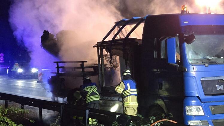 Vollsperrung auf A70 bei Bamberg: Lastwagen in Brand - Stau im Berufsverkehr