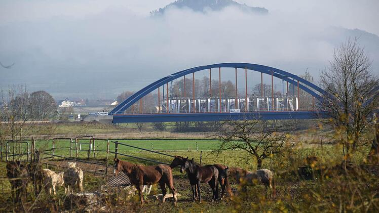 Mainbrücke und Staffelberg