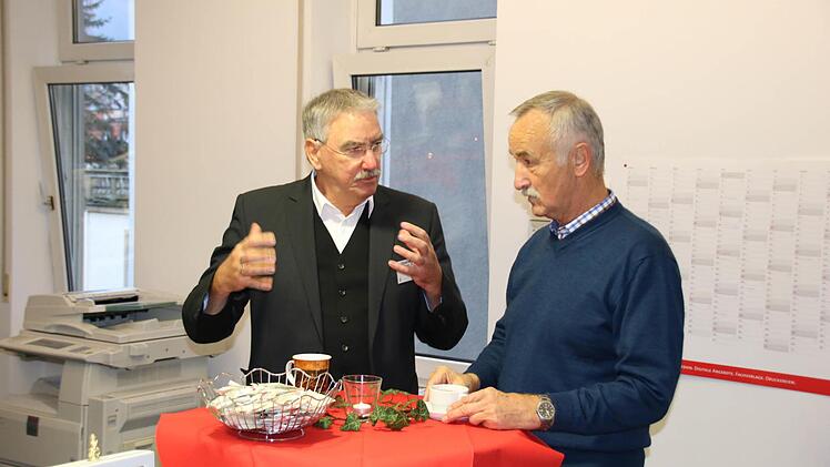Redaktionsleiter Paul Ziegler (links) im Gespräch mit Hans Krambo.