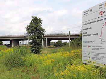Hier wird der erste Schritt vom neuen Bauabschnitt gemacht werden. Die Autobahnbrücke bei Kemmern wir abgerissen und ersetzt. Fotos: Hans Kurz