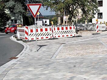 So sieht der Hannberger Dorfplatz aus. Es fehlen eigentlich nur noch ein paar Steine - aber über die wird gestritten. Foto: Richard Sänger