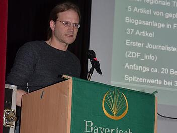 Landwirt und Agrar-Blogger Bernhard Barkmann aus dem Emsland zog mit seinen Vortrag die Landwirte in seinen Bann.  K.- H. Hofmann