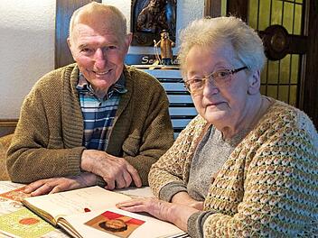 Aus Altersgründen haben Christa und Heinz Gall das Restaurant im Gasthof "Post" nach über 100-jähriger Tradition zum Jahresanfang geschlossen. Die belebten Zeiten, wie sie durch viele Einträge von Prominenten im Gästebuch des Hauses dokumentiert werden, scheinen bereits jetzt der Vergangenheit anzugehören. Der letzte Eintrag stammt von der früheren Landtagspräsidentin Barbara Stamm aus dem Jahr 2014.