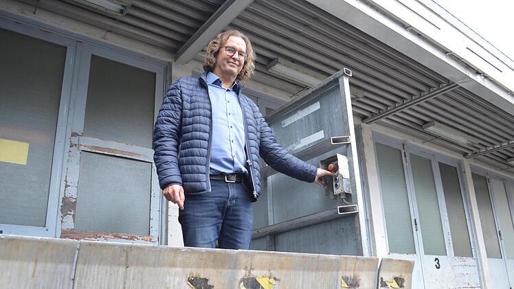 Zustellstützpunkt-Leiter Marcus Leitner an der Rampe.