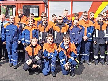 Erfolgreich haben diese jungen Feuerwehrleute an der Modularen Truppausbildung Teil B teilgenommen.