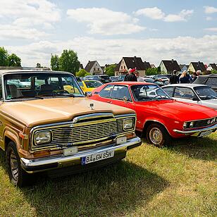 Es kamen viele Oldtimerfreunde.