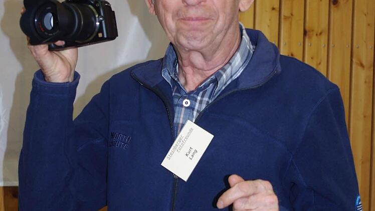 Fotofreund Kurt Lang war an der Information der Fotobörse zu finden.