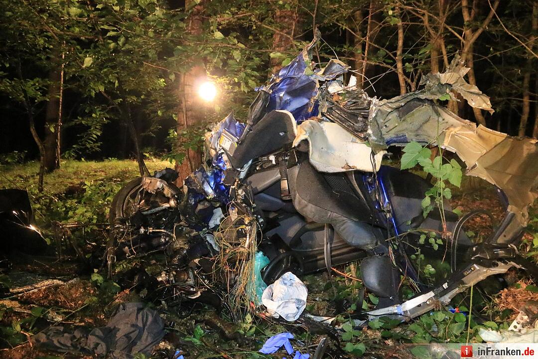 Tödlicher Unfall bei Boxbrunn: Pkw wird zerfetzt