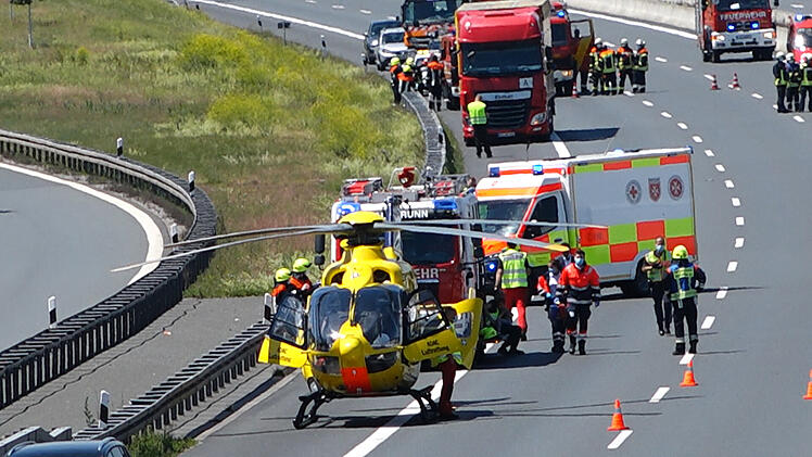 Stromkabel über mehrere Fahrspuren auf Autobahn gekracht