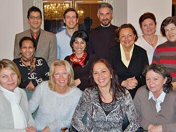 Der neue Vorstand des Bad Kissinger Integrationsbeirates mit (vorne von links) Natalie Denisiuk, Anna Magutova, Ana Maria Benevides Werner und Stadträtin Karin Reinshagen, hinten die übrigen Beiratsmitglieder  Foto: Sigismund von Dobschütz